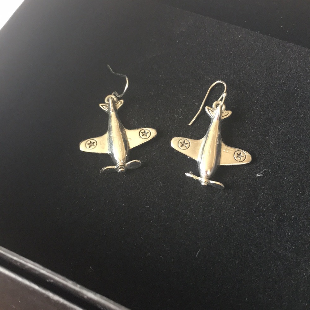Adorable airplane earrings!